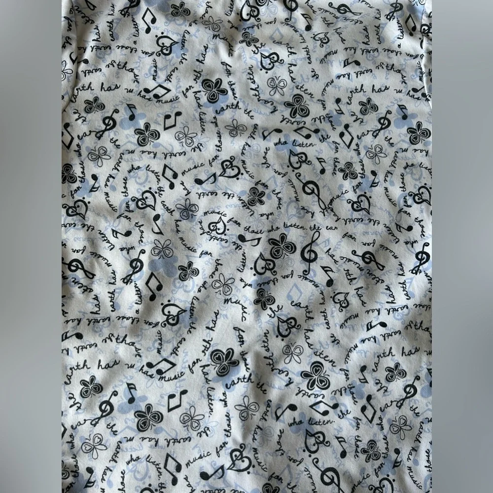 Cassandra O Music Print Woman’s XS Scrub Top - Picture 5 of 6